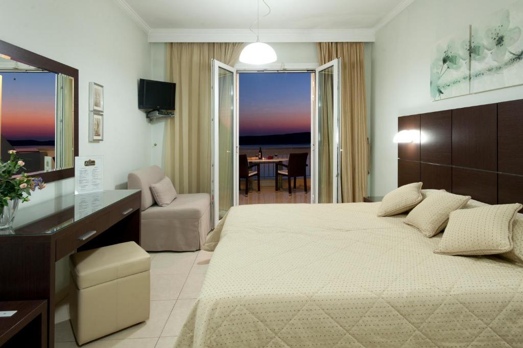 Hotel Anezina Pylos Buitenkant foto